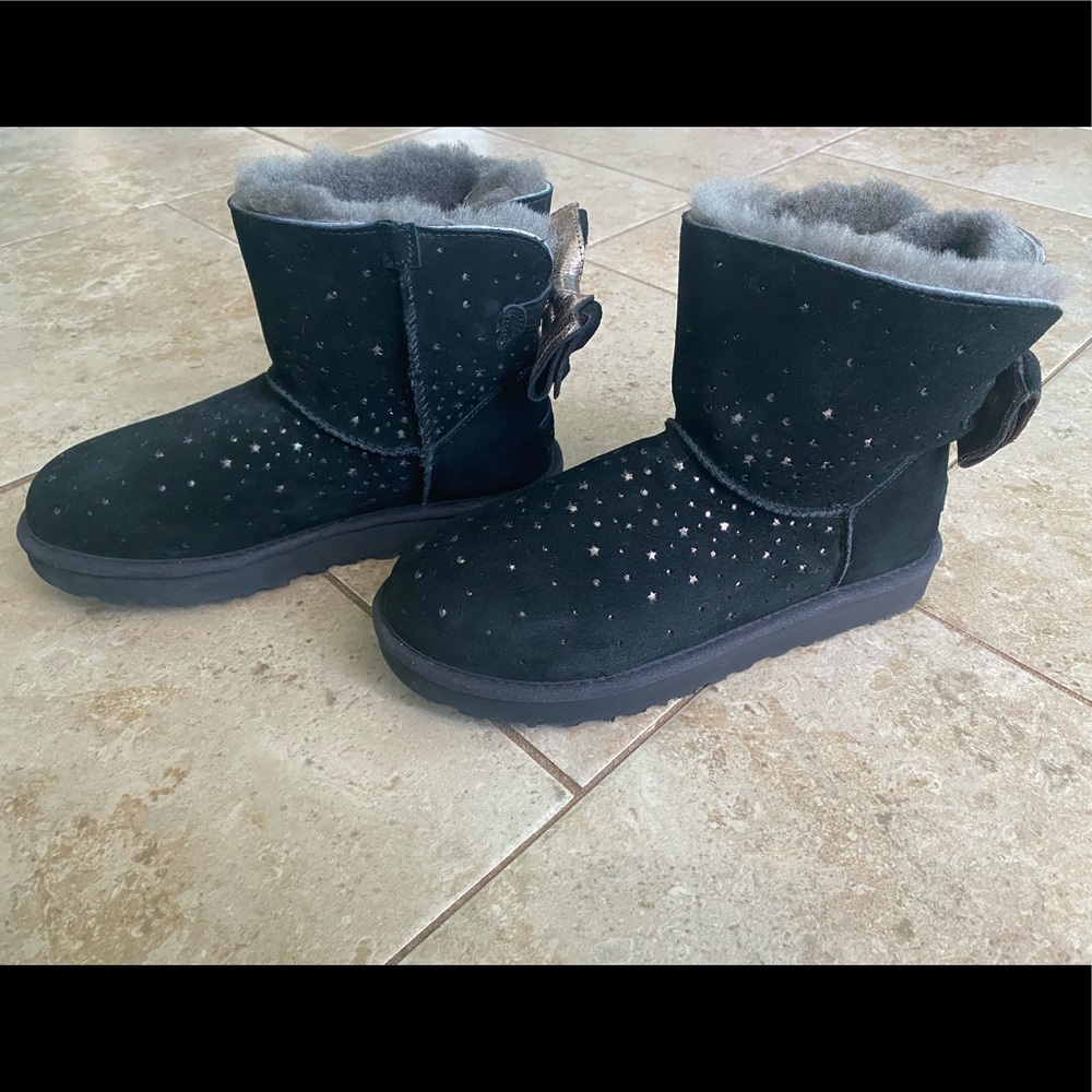 UGG Classic Mini Stargirl Bow Womens Boot size 9 black and rose gold, brand new